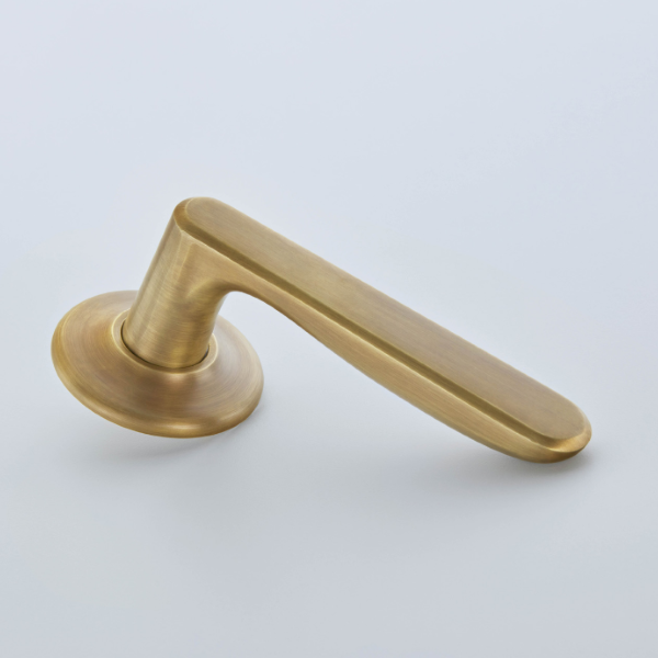 7220COV57D Celeste Door Handle on Arc Covered Rose