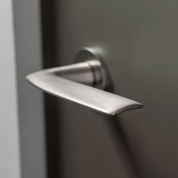MISS Lever Handle on Low Rose