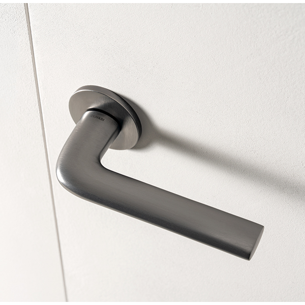 Intro Lever on Low Rose